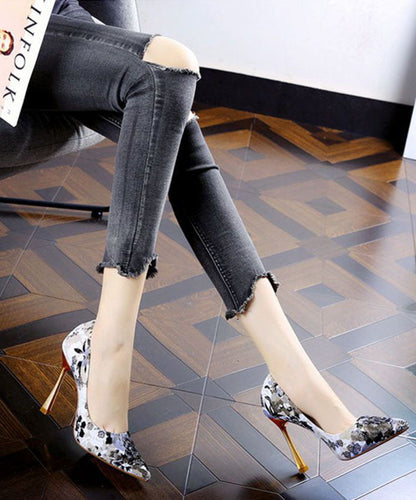 Effortlessly Elegant Heels with a Timeless Design