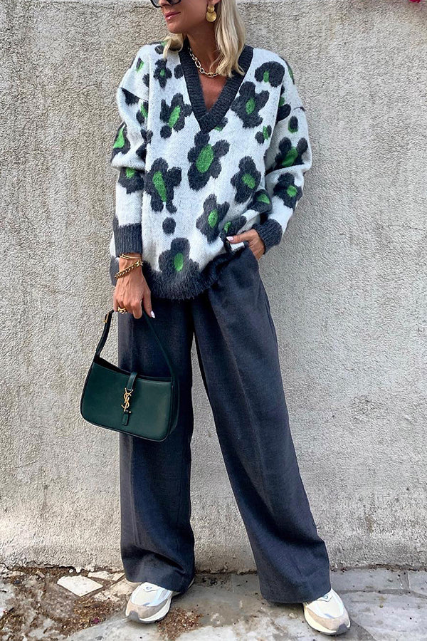 Effortlessly Elegant Sweater with a Timeless Design