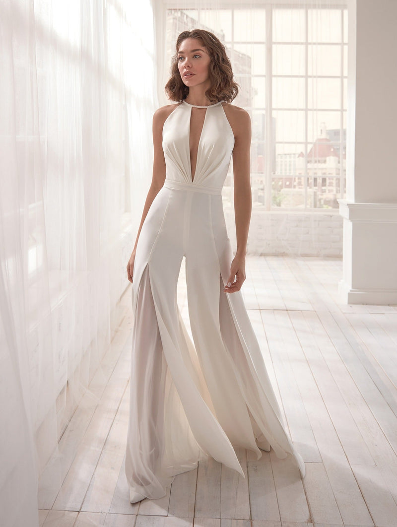 Effortlessly Elegant Trousers with a Timeless Design