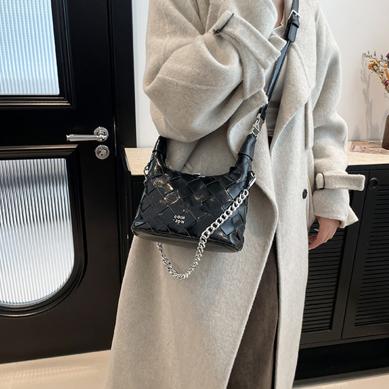 Gracefully Styled Bag for Any Occasion