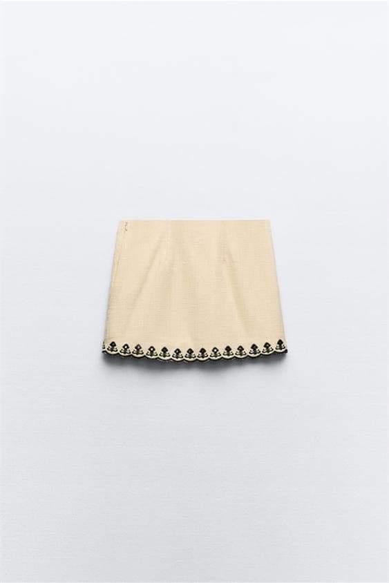 Gracefully Styled Garment for Any Occasion