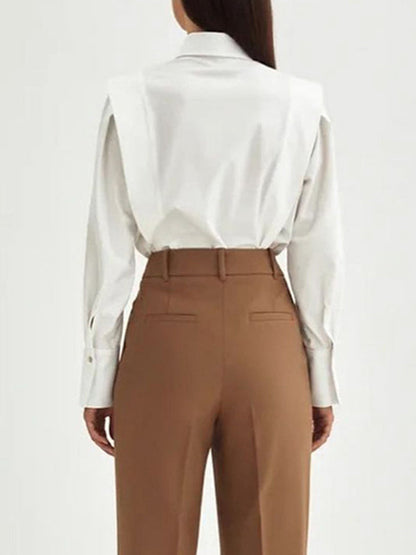 Well Tailored Blouse with a Graceful Silhouette
