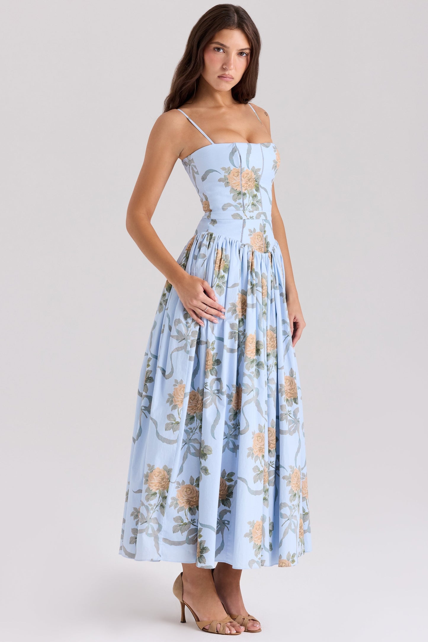 Gracefully Styled Dress for Any Occasion