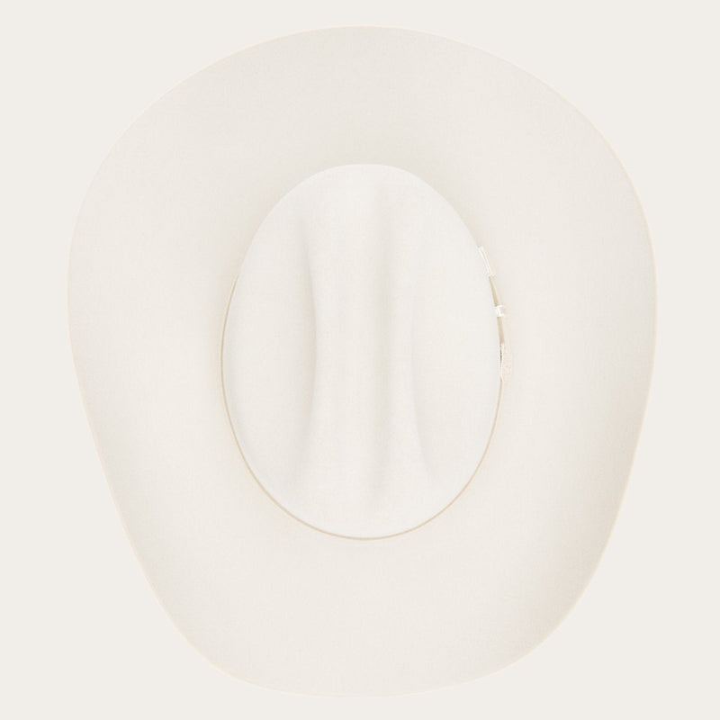 Well Tailored Garment with a Graceful Silhouette