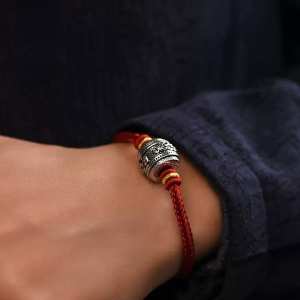 Gracefully Styled Garment for Any Occasion