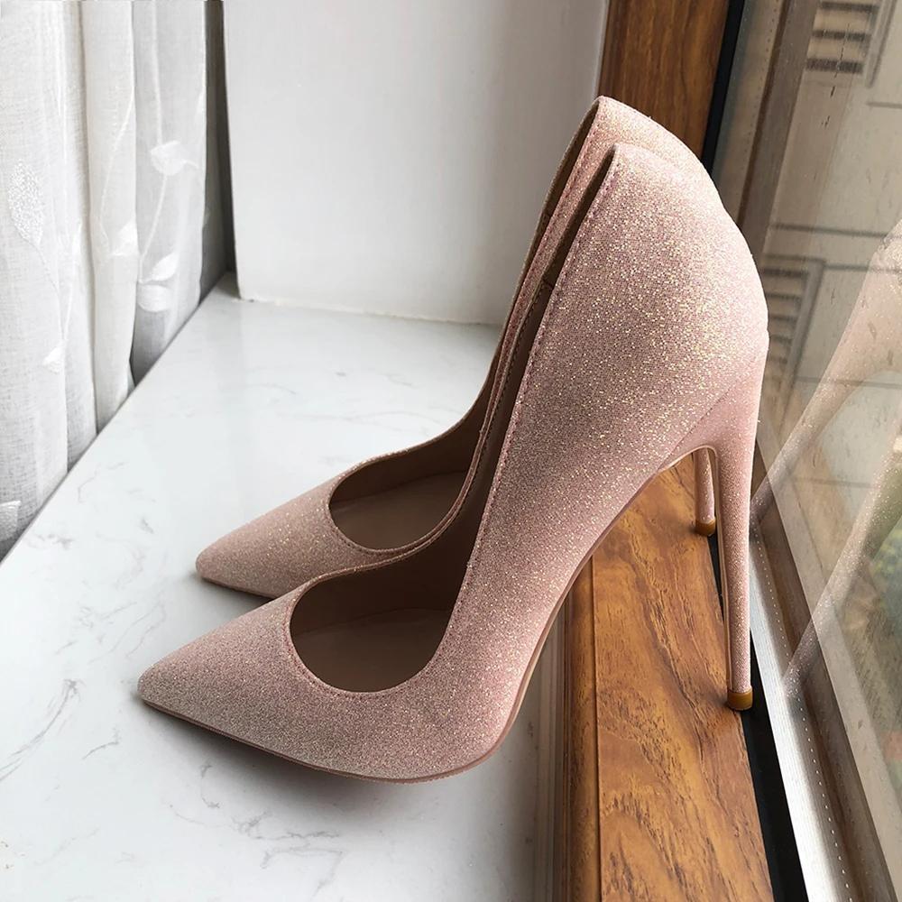Well Tailored Shoes with a Graceful Silhouette
