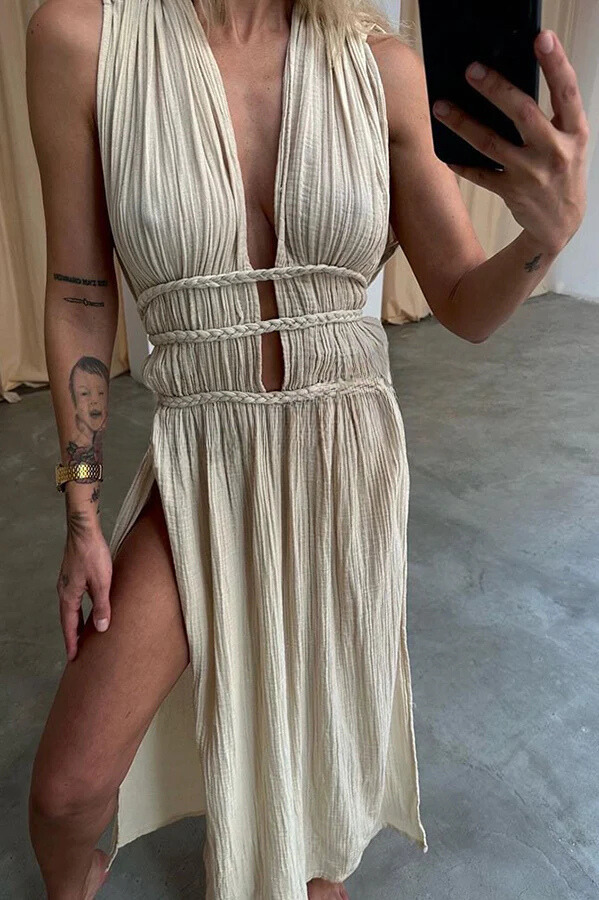 Effortlessly Elegant Dress with a Timeless Design