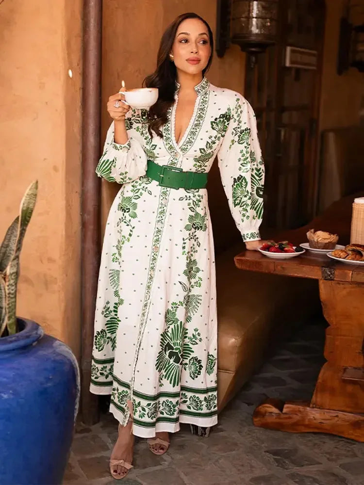 Classic Vintage Dress with a Flattering Fit