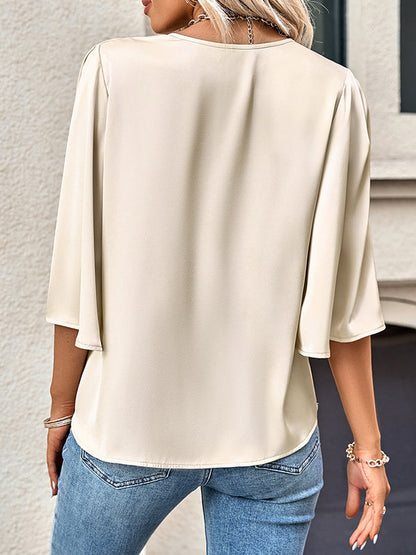 Well Tailored Blouse with a Graceful Silhouette