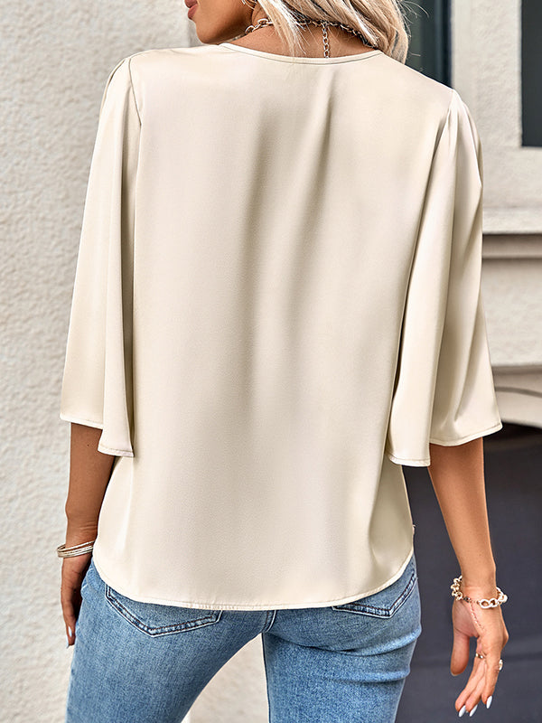 Well Tailored Blouse with a Graceful Silhouette