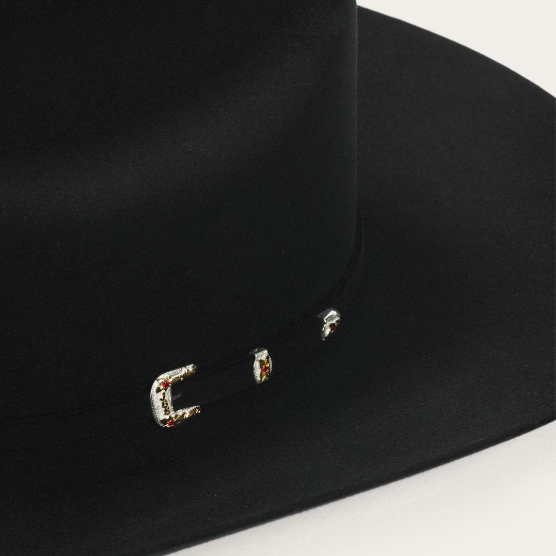 Sophisticated Garment with a Clean Classic Look