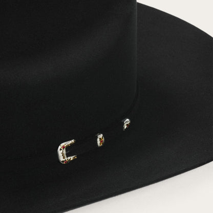 Sophisticated Garment with a Clean Classic Look