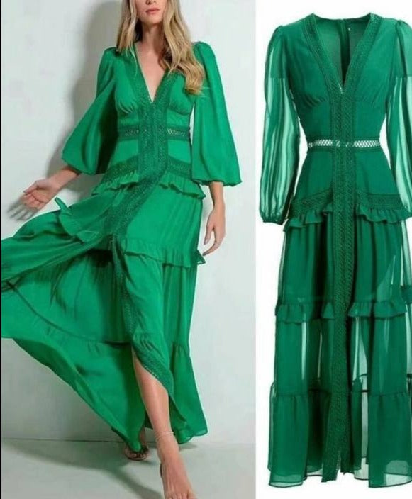 Well Tailored Dress with a Graceful Silhouette