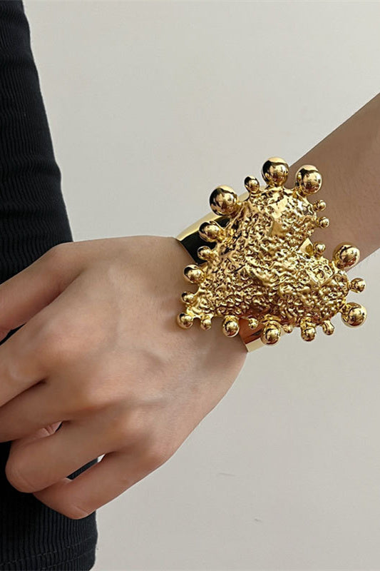 Effortlessly Elegant Garment with a Timeless Design