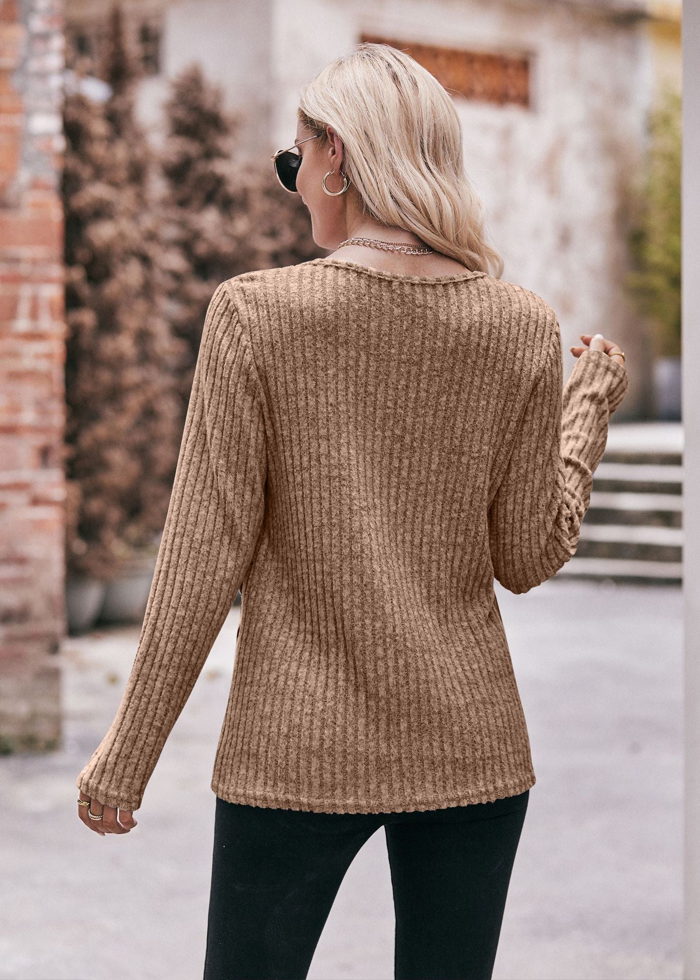 Well Tailored T-Shirt with a Graceful Silhouette