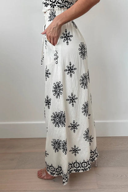 Effortlessly Elegant Garment with a Timeless Design