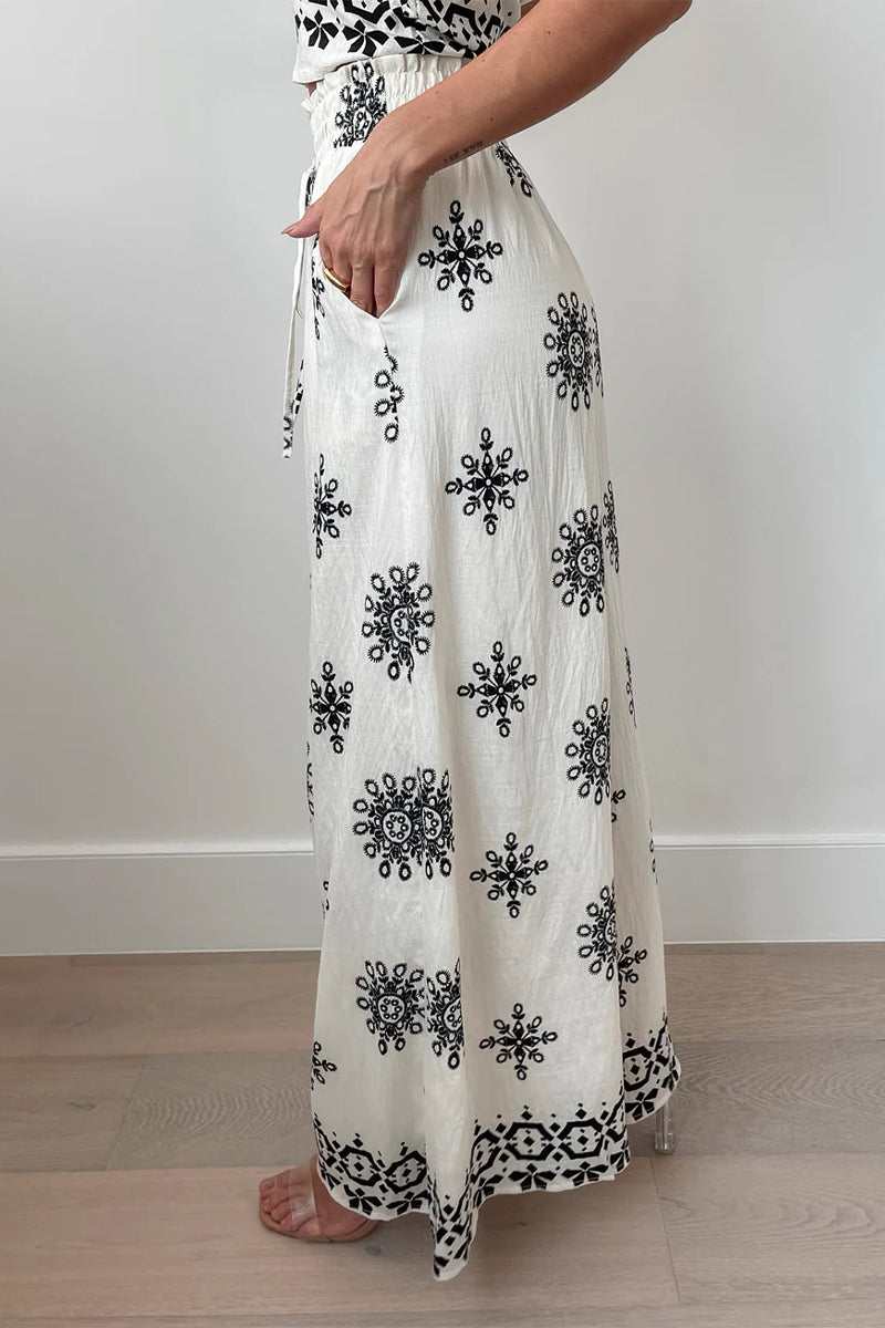 Effortlessly Elegant Garment with a Timeless Design