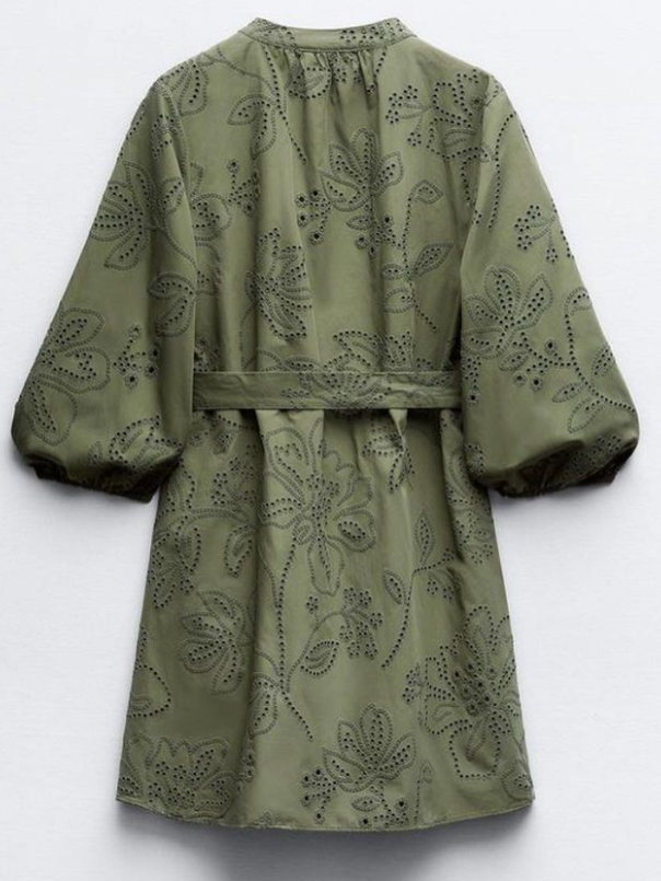 Well Tailored Dress with a Graceful Silhouette