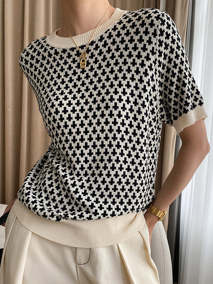 Effortlessly Elegant Sweater with a Timeless Design