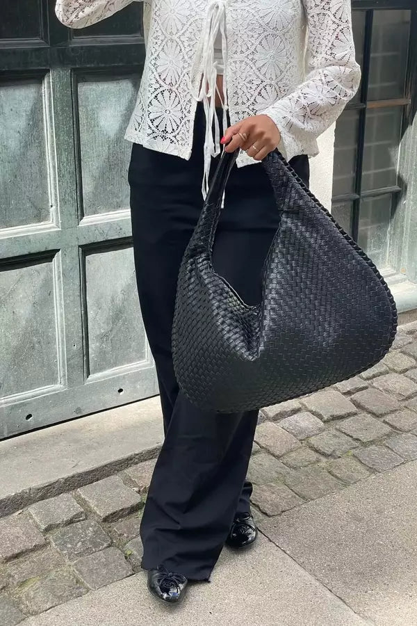 Beautifully Finished Bag in a Timeless Design