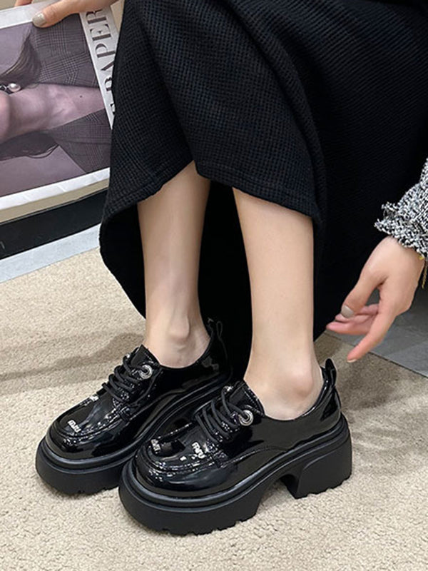 Effortlessly Elegant Shoes with a Timeless Design