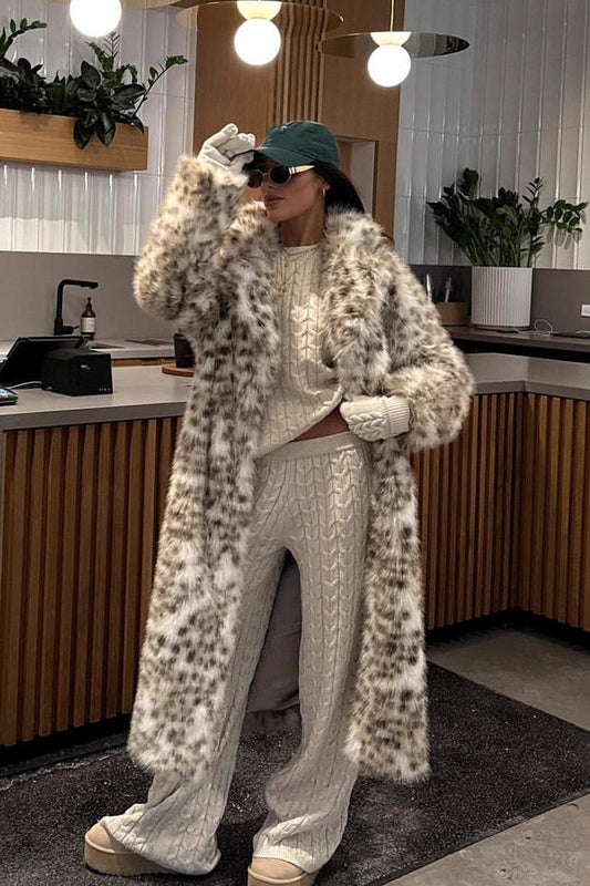 Well Tailored Coat with a Graceful Silhouette