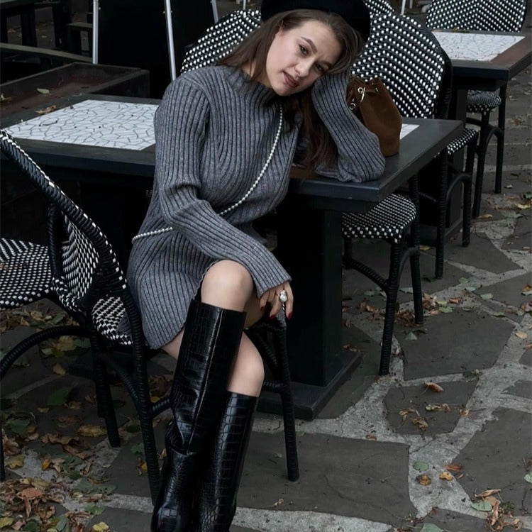 Classic Vintage Sweater with a Flattering Fit