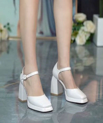 Effortlessly Elegant Heels with a Timeless Design