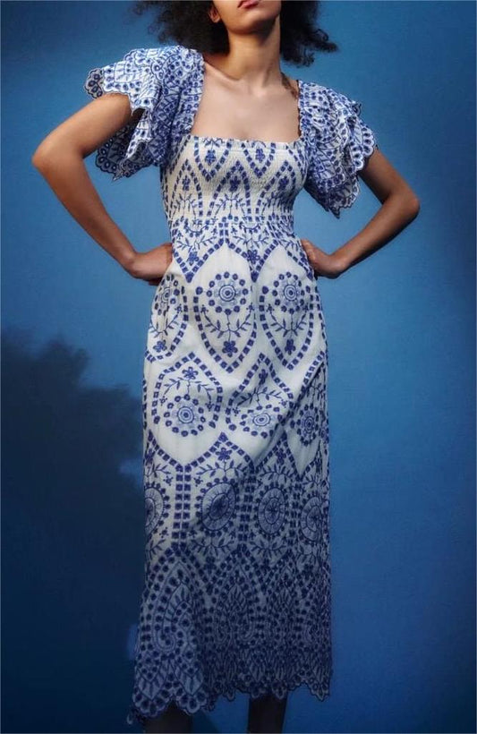 Beautifully Finished Dress in a Timeless Design