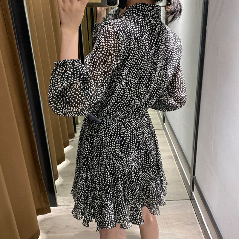 Classic Vintage Dress with a Flattering Fit