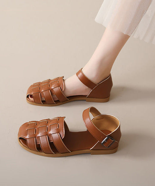 Well Tailored Sandals with a Graceful Silhouette