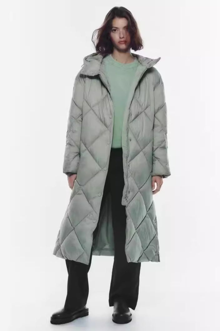 Well Tailored Coat with a Graceful Silhouette