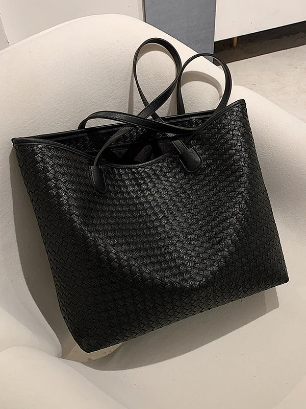 Beautifully Finished Bag in a Timeless Design