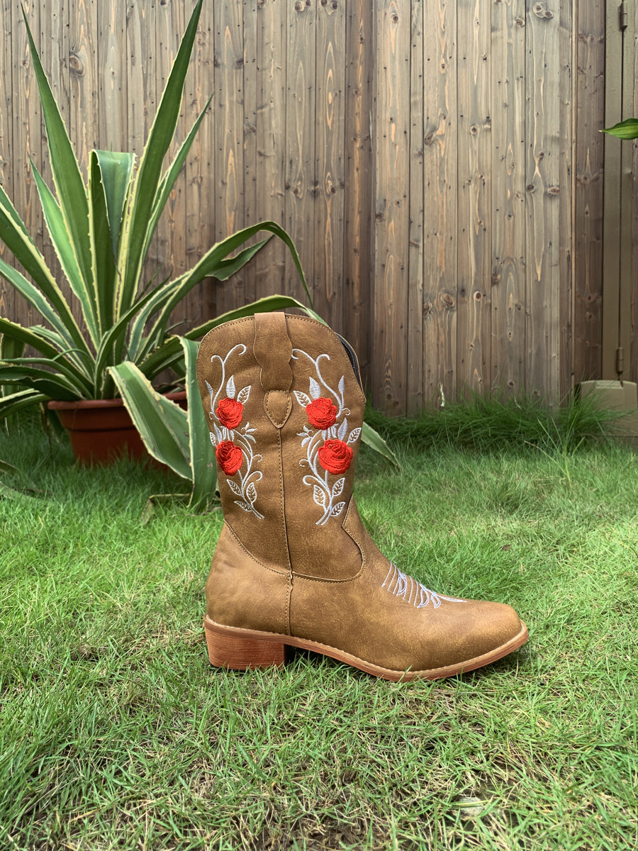 Beautifully Finished Boots in a Timeless Design
