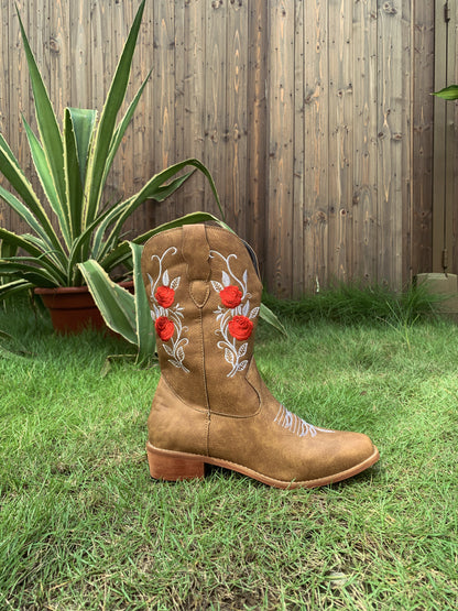 Beautifully Finished Boots in a Timeless Design