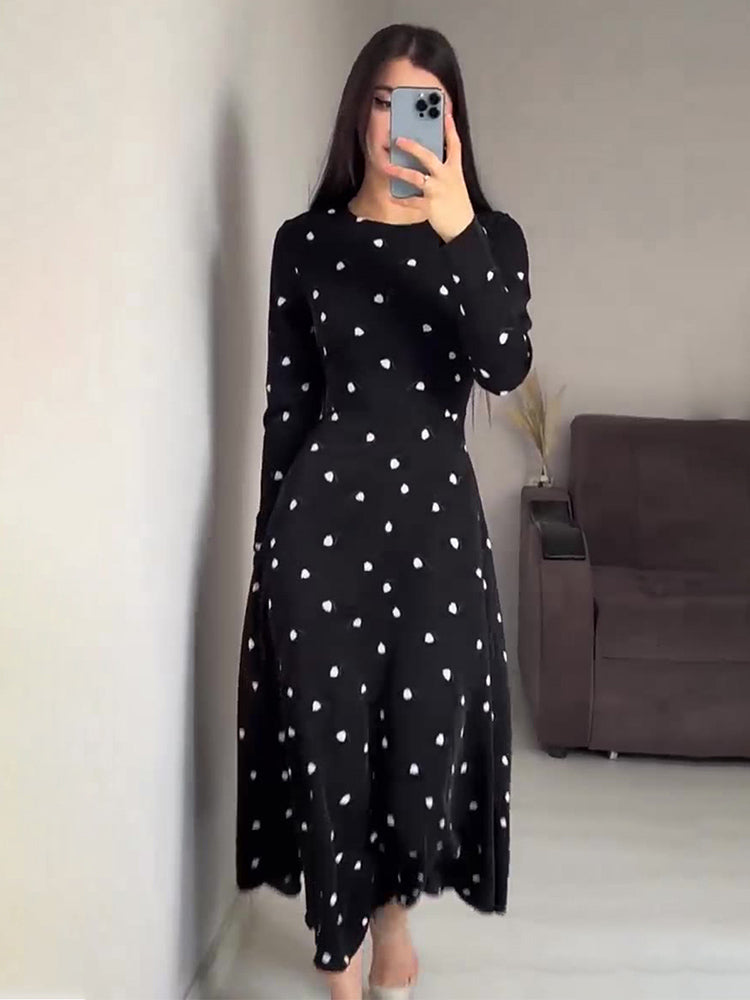 Well Tailored Pullover with a Graceful Silhouette