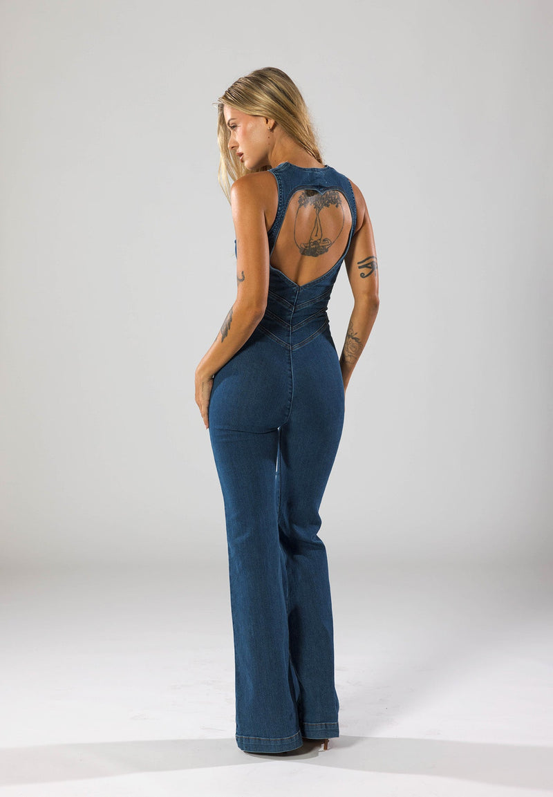 Sophisticated Garment with a Clean Classic Look
