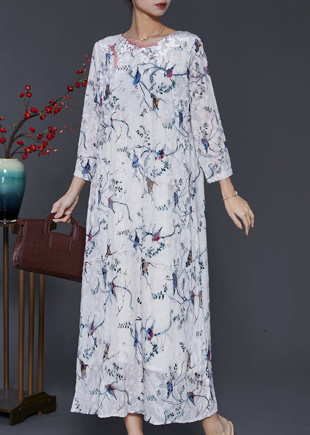 Effortlessly Elegant Dress with a Timeless Design