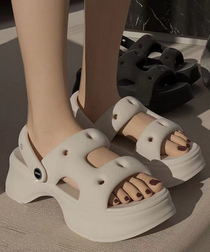 Effortlessly Elegant Sandals with a Timeless Design