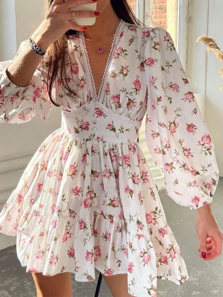 Classic Vintage Dress with a Flattering Fit