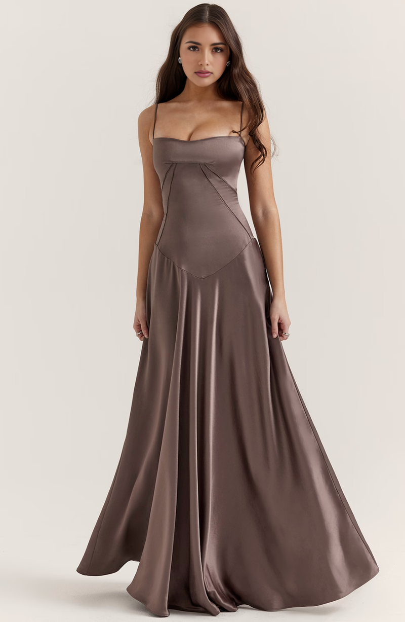Beautifully Finished Dress in a Timeless Design