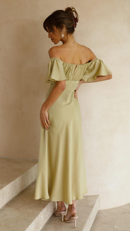 Gracefully Styled Dress for Any Occasion
