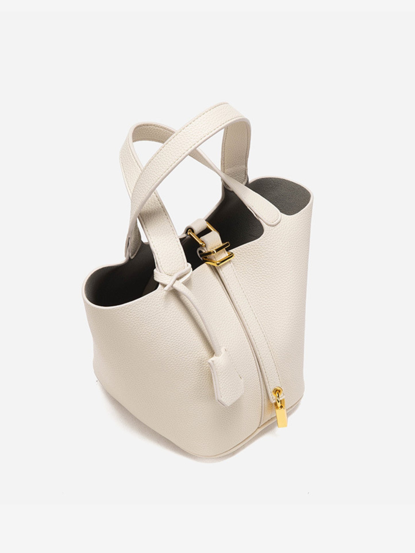 Well Tailored Bag with a Graceful Silhouette