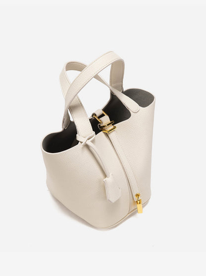 Well Tailored Bag with a Graceful Silhouette