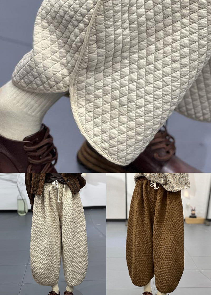 Effortlessly Elegant Pants with a Timeless Design