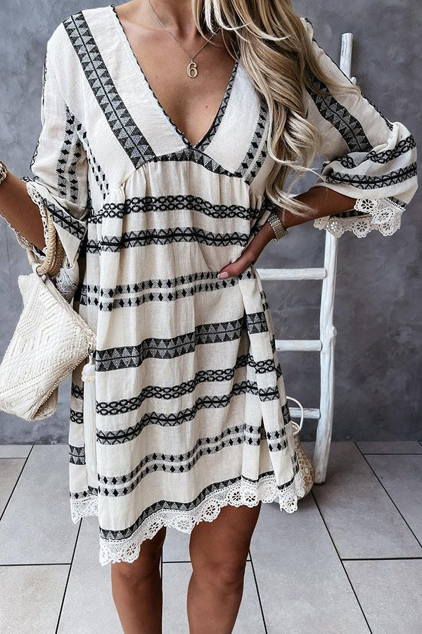 Effortlessly Elegant Dress with a Timeless Design