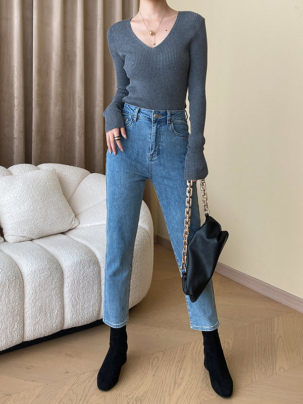 Classic Vintage Sweater with a Flattering Fit