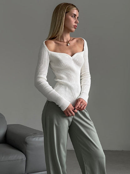 Classic Vintage Sweater with a Flattering Fit