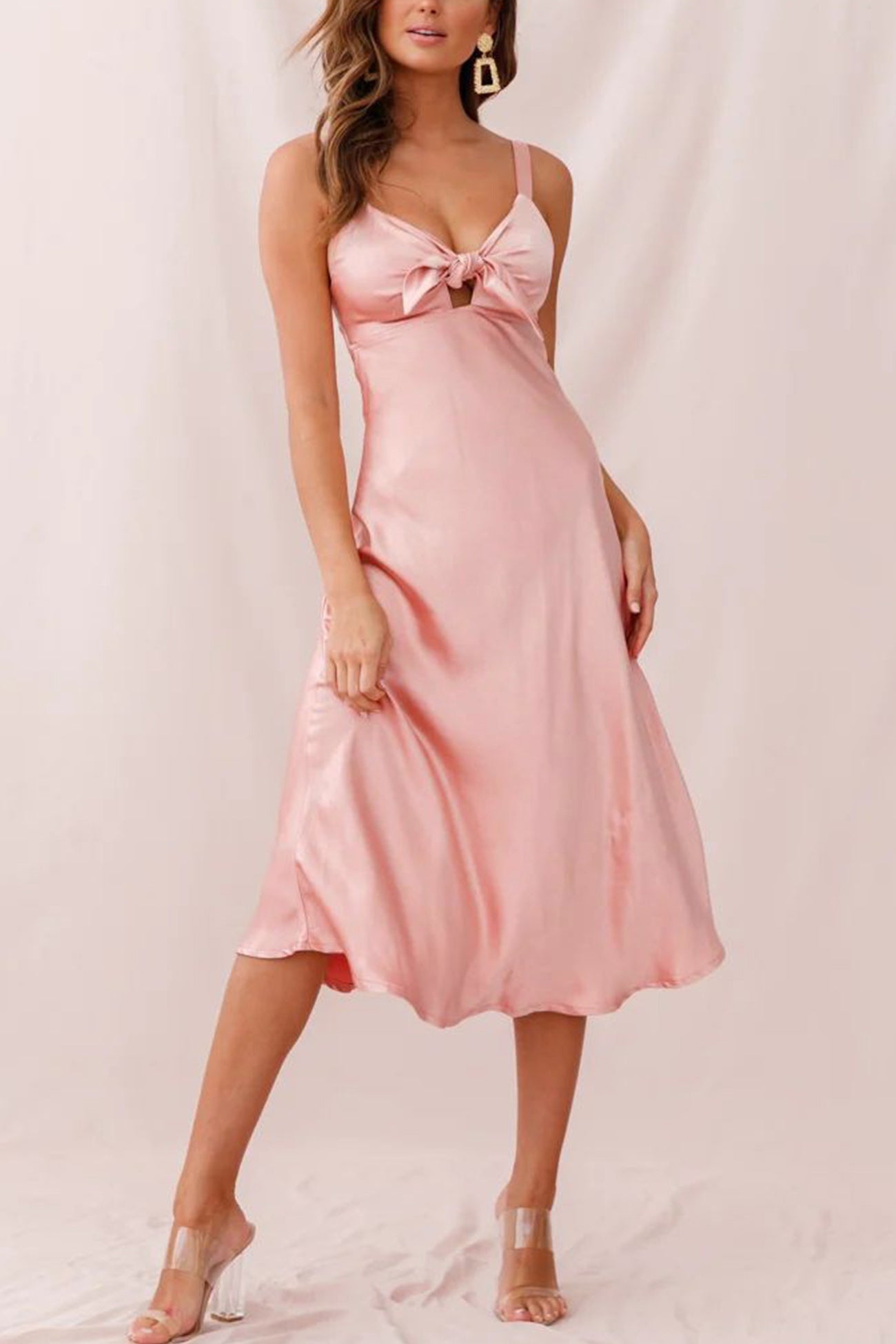 Well Tailored Dress with a Graceful Silhouette