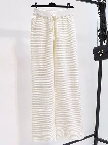 Effortlessly Elegant Pants with a Timeless Design